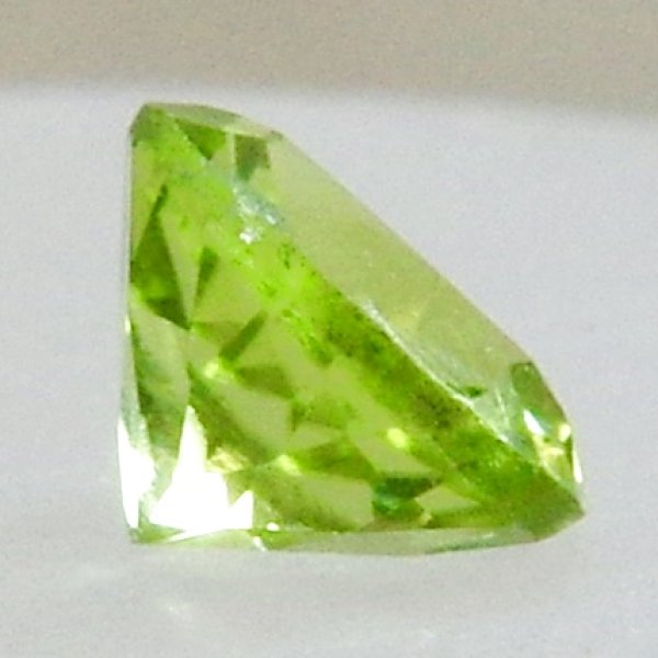 画像8: ペリドット 直径約5.2mm×厚み3.5mm　8月誕生石