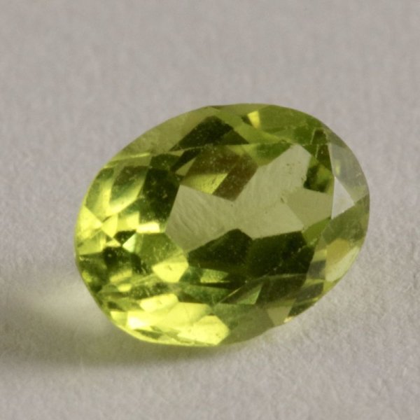 画像5: ペリドット オーバル　約5×6.9×厚み3.3mm 0.84ct　8月誕生石