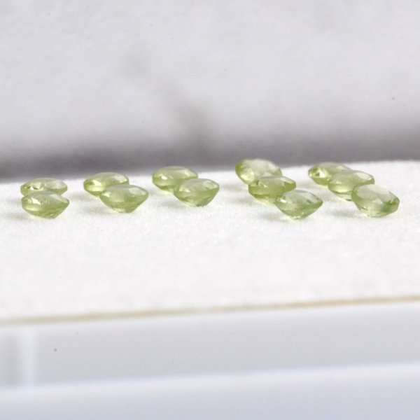 画像3:  ペリドット　直径約2.5mm 8月誕生石