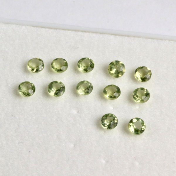 画像2:  ペリドット　直径約2.5mm 8月誕生石