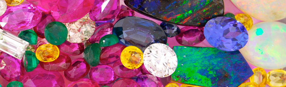 色とりどりのルース（裸石）のイメージ画像