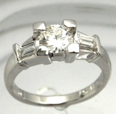 画像2: ダイヤモンドバゲットカット 0.108ct  ４月誕生石　