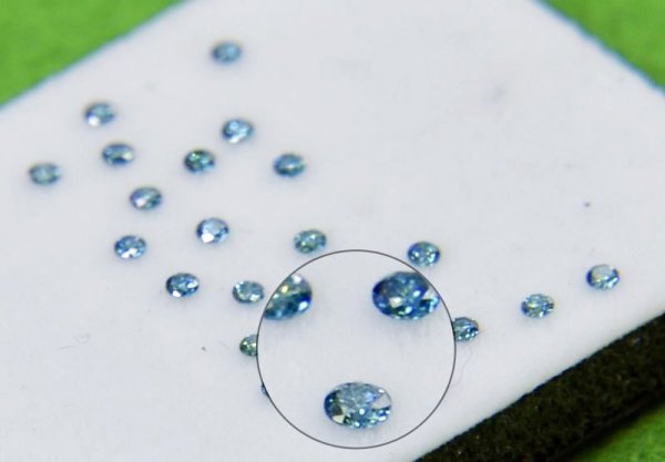 画像3: ブルーダイヤモンド　平均0.0252ct/P ４月誕生石　 (3)