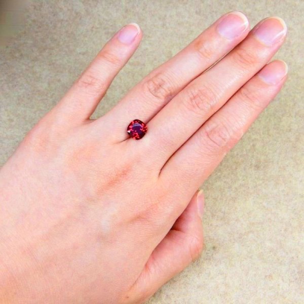 画像7: クッションカットガーネット 約8×8×厚み4.5mm 1月誕生石 (7)