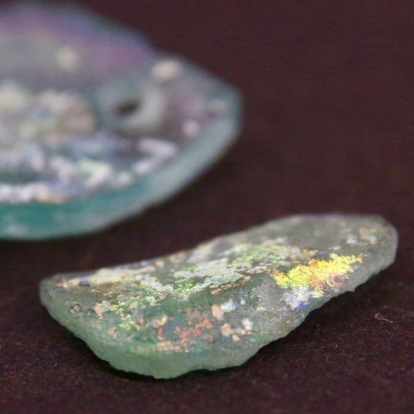 画像11: 【穴あき】古代ガラス　破片　２枚セット (11)