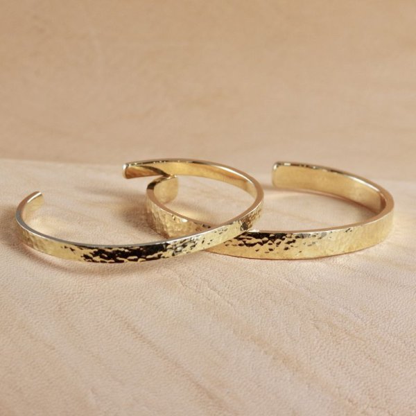 画像2: ※要お見積り※【受注生産品】K18鍛金バングル (2)