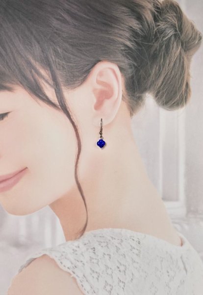 画像5: フラワーラピスラズリ ステンレスピアス　12月誕生石 (5)