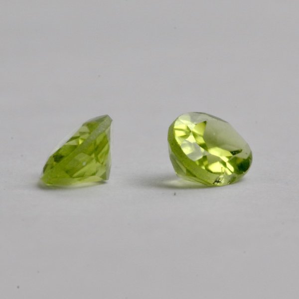 画像3:  ペリドット 約5×7mm 平均0.826ct 8月誕生石 (3)
