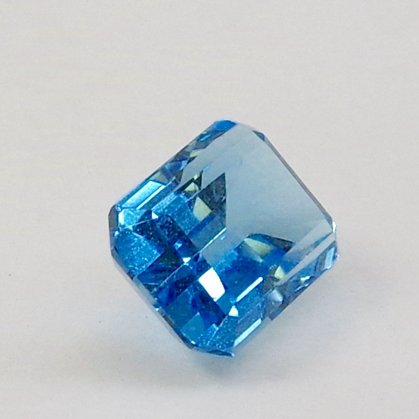 ブルートパーズ 約8×6×4.5mm 2.0ct 11月誕生石