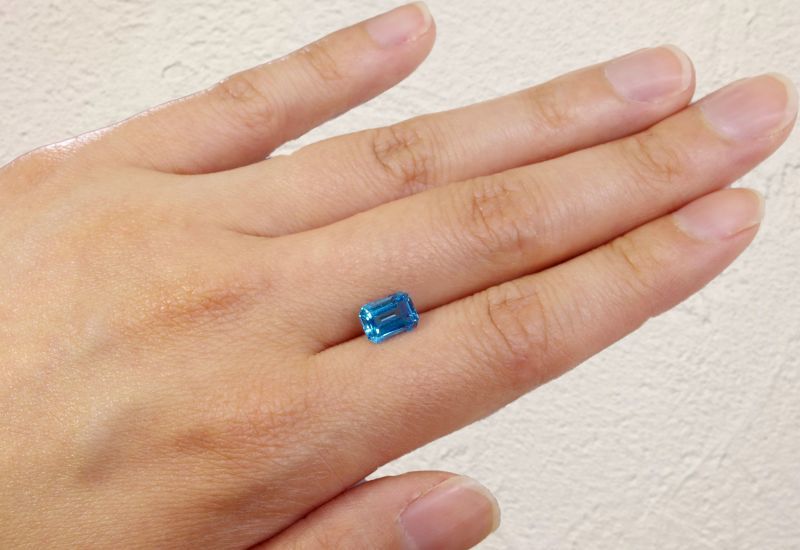 ブルートパーズ 約8×6×4.5mm 2.0ct 11月誕生石 - ルビー通販 ベルマックス